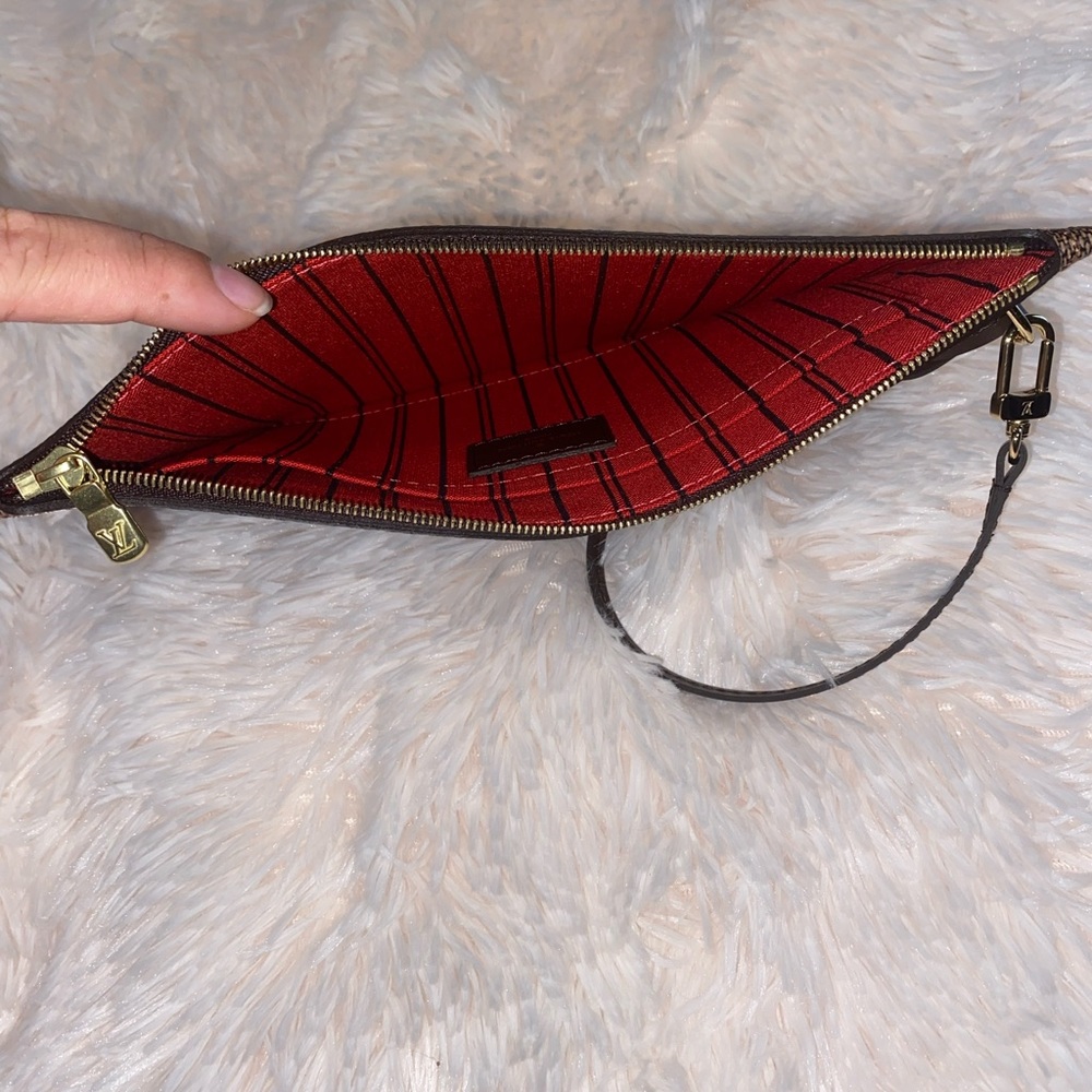Louis Vuitton Damier Ebene Neverfull GM Wristlet - Picture 4 of 5
